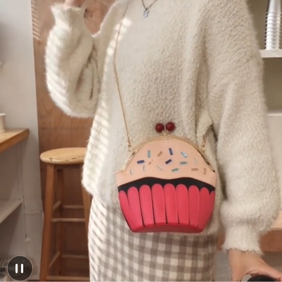 Cupcake Fashion Crossbody Bag - Picture 3 of 6